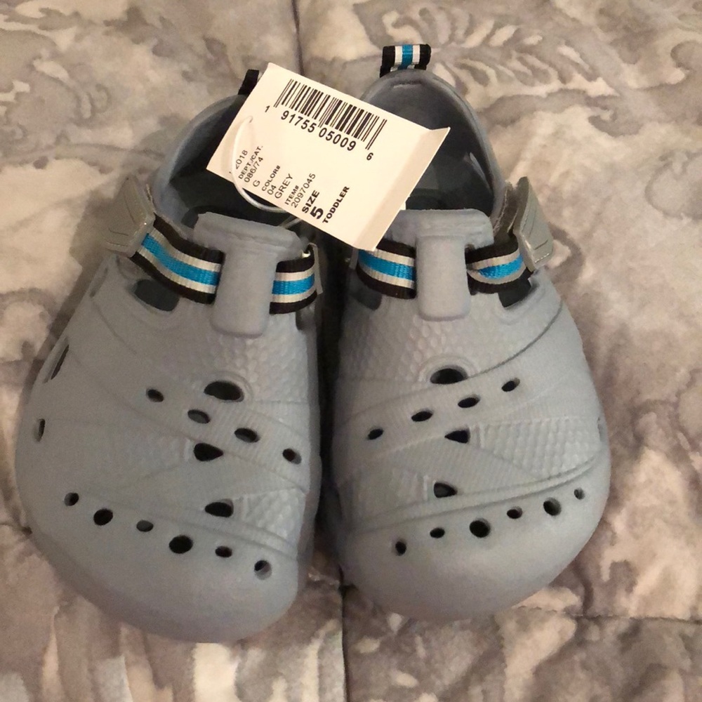 Size 5 boy toddler shoes from THe Children's Place